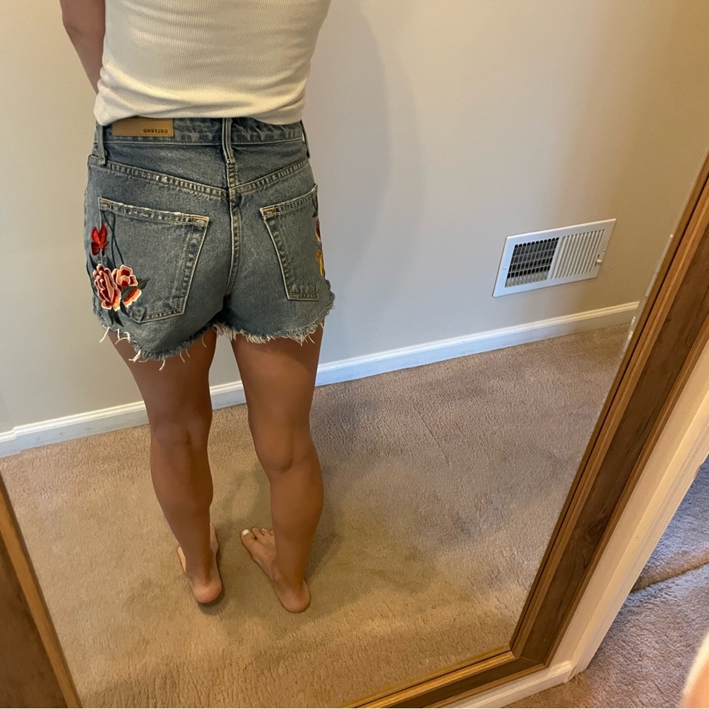 GRLFRND Cindy Rising Sun Floral Embroidered Cut Off Shorts size 23 - Picture 3 of 17